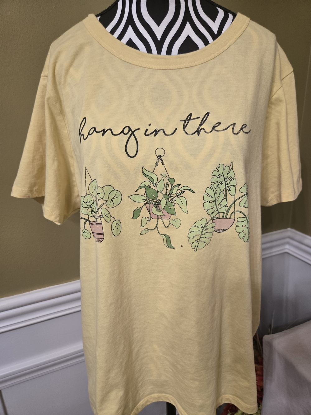 Zoe + Liv Short Sleeve Hang In There Graphic Tee XL